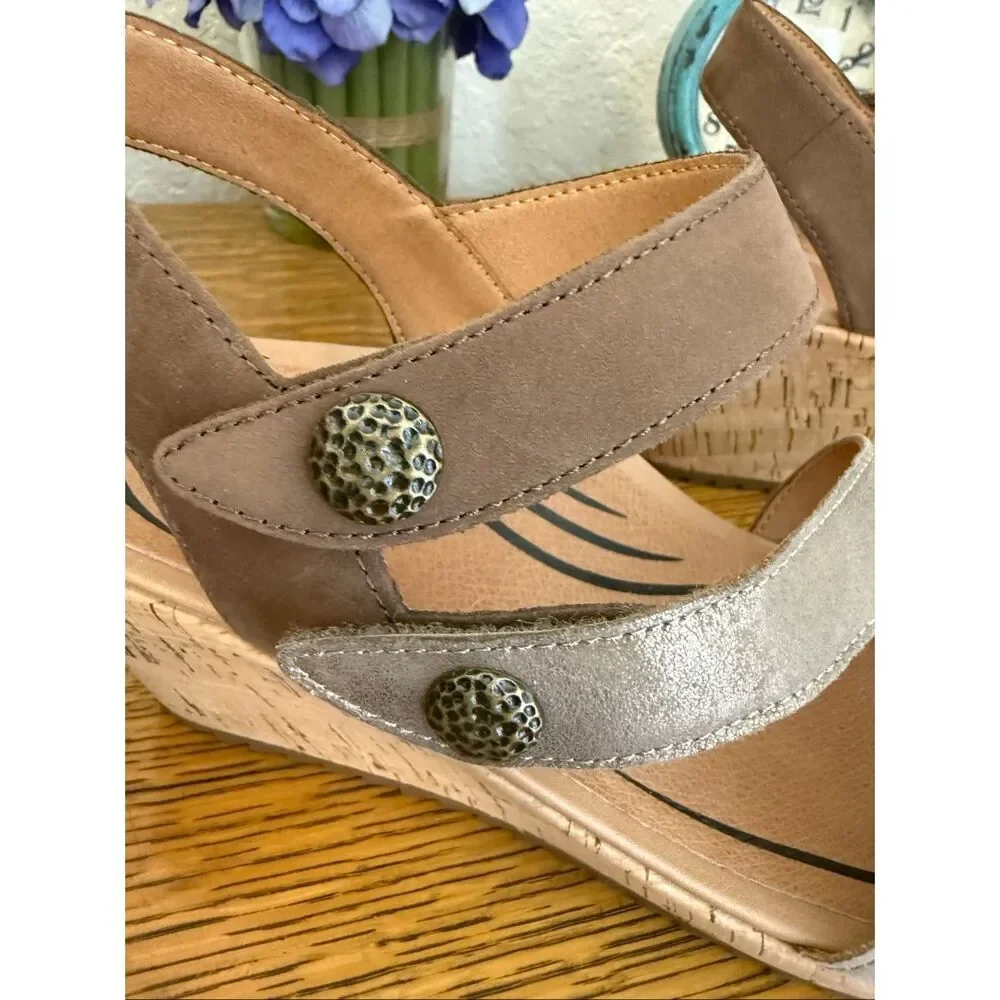 NEW Aetrex Madelyn Quarter Strap Wedge Sandal in Taupe Multi Leather Summer - Picture 5 of 12